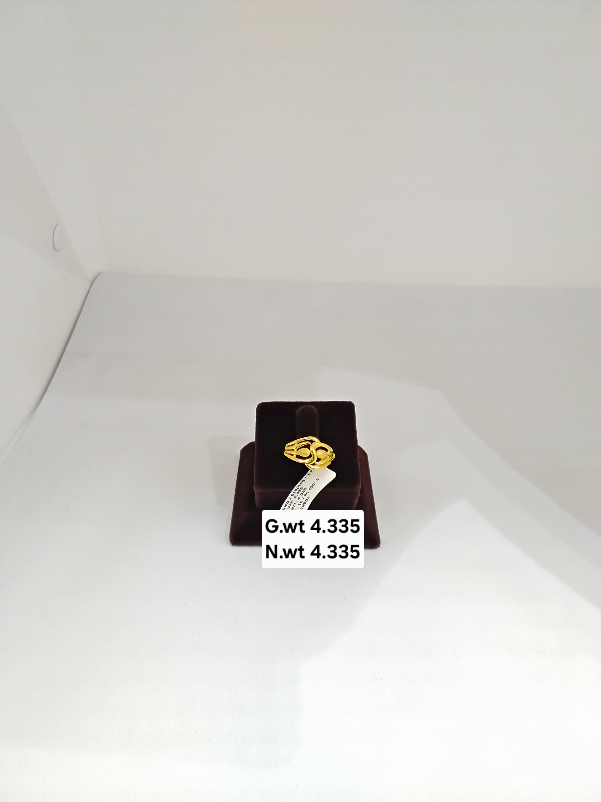 Ladies ring