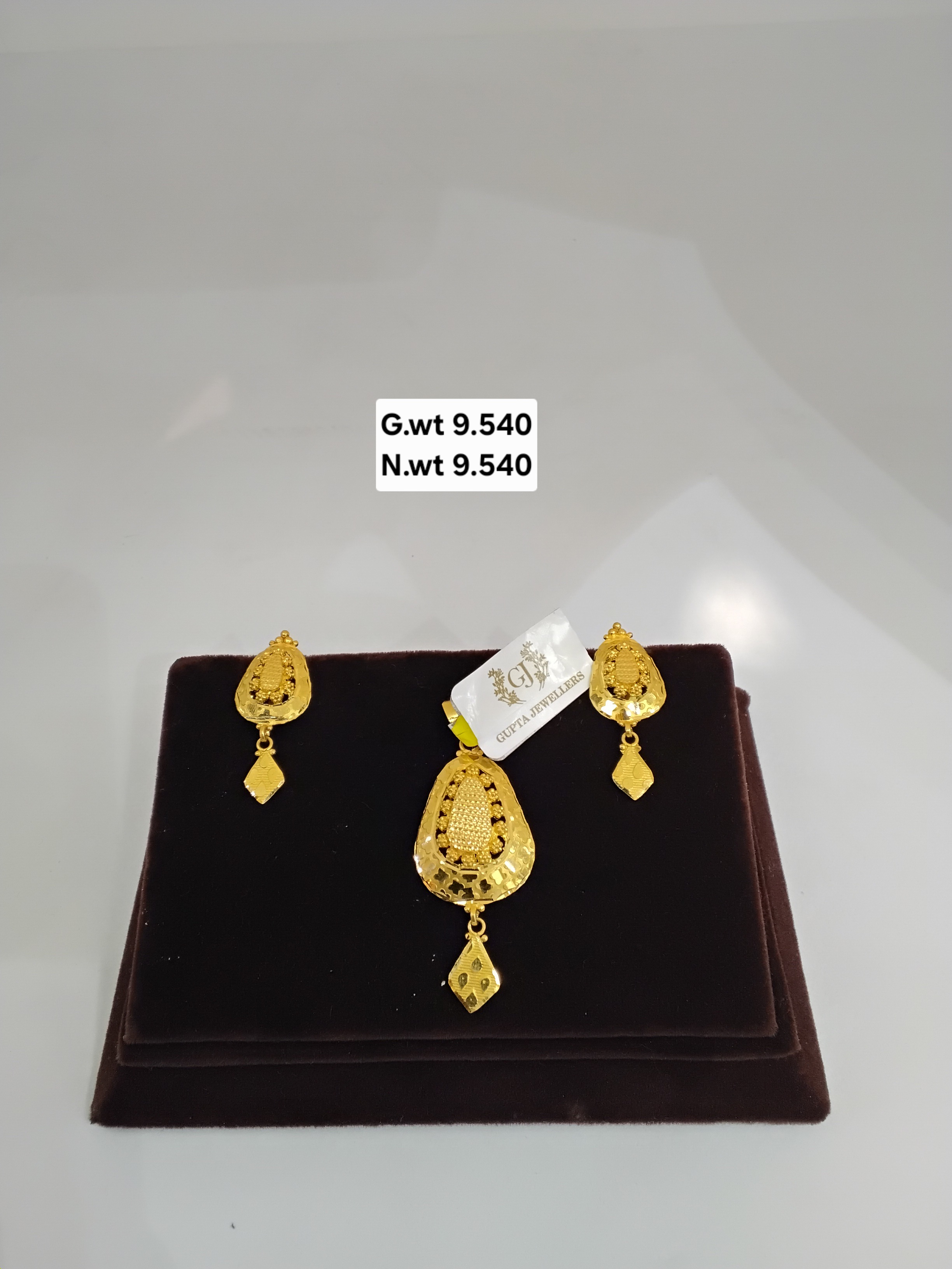 FANCY GOLD PENDENT SET 
