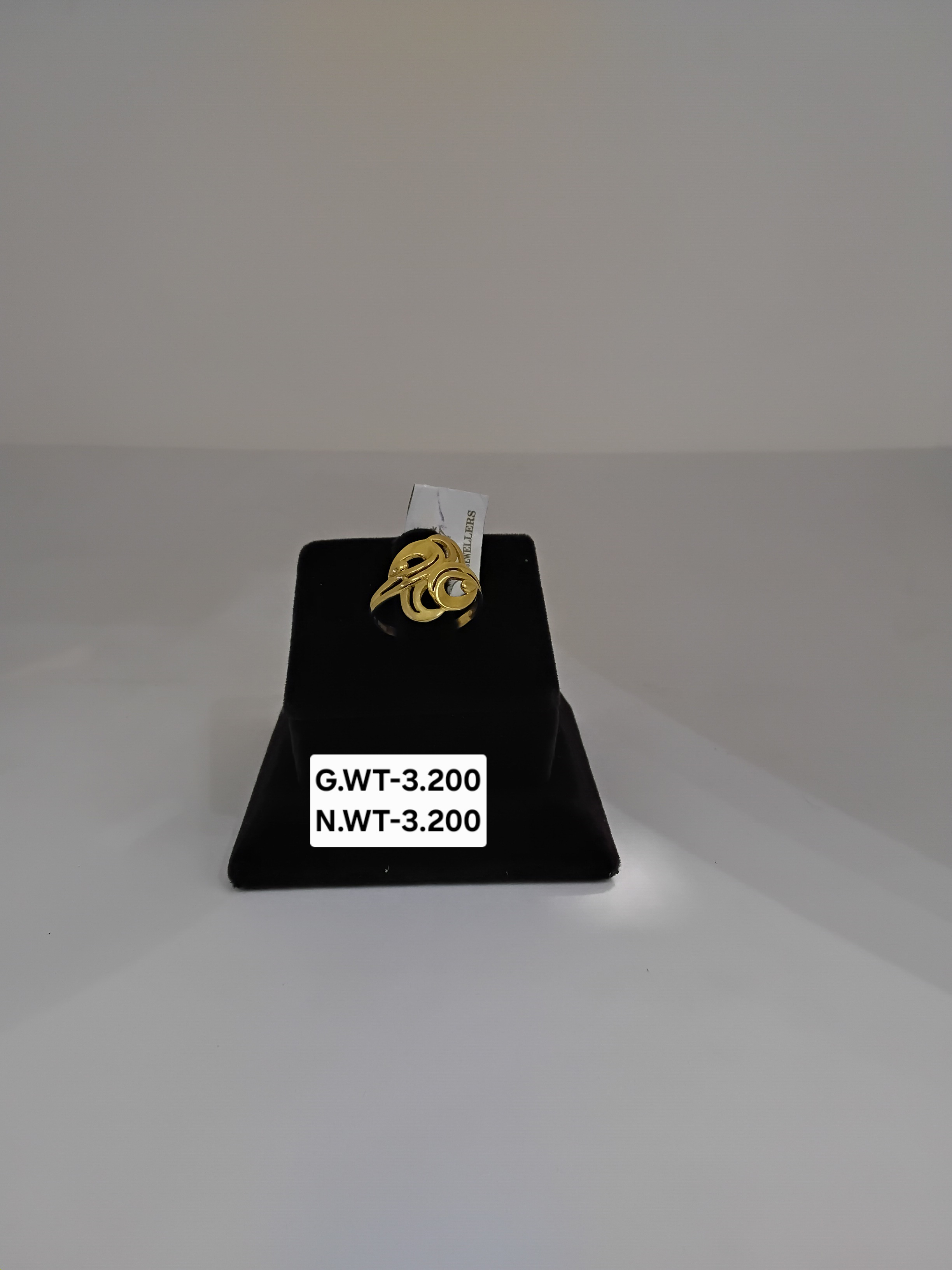 Ladies ring