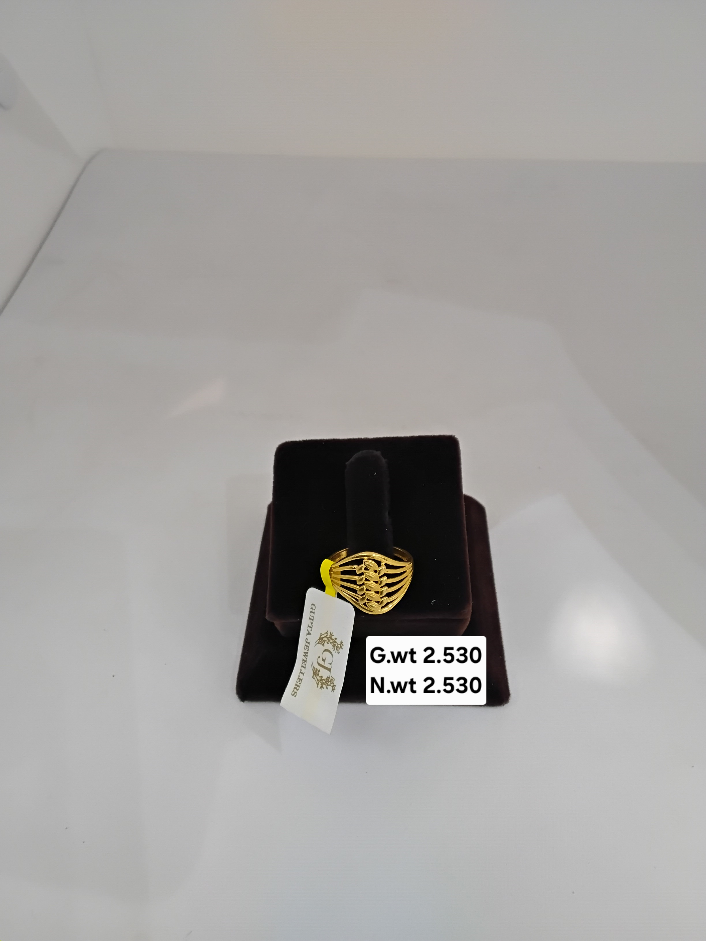 Ladies ring