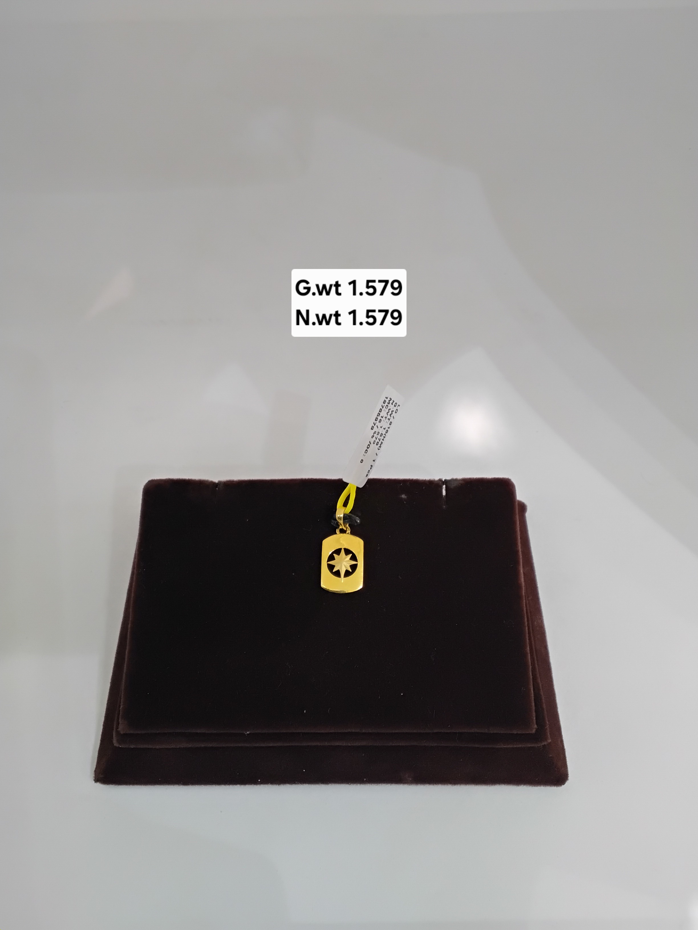 Star Design Gold Pendant
