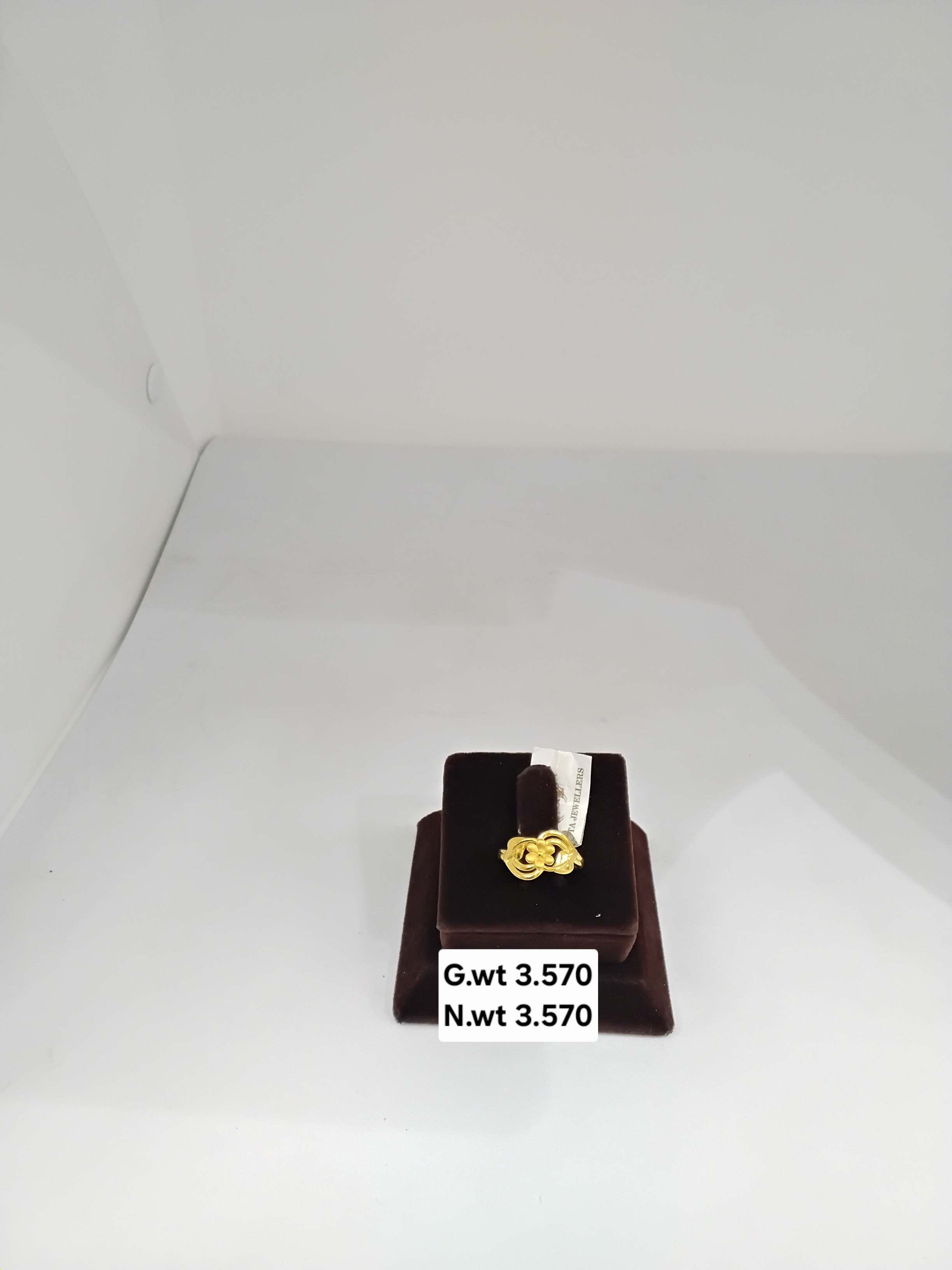 Ladies ring