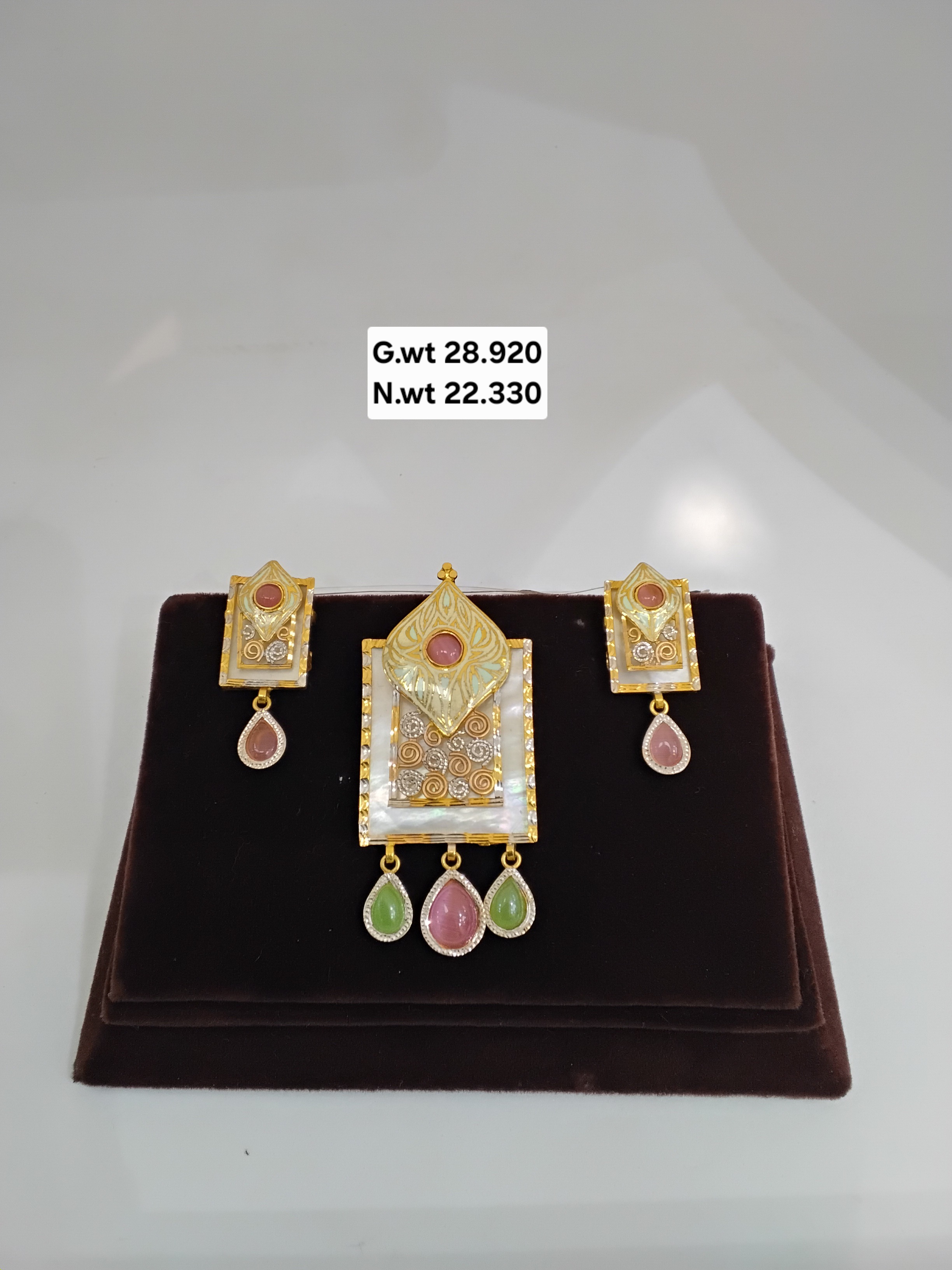 ANTIQUE PENDENT SET 