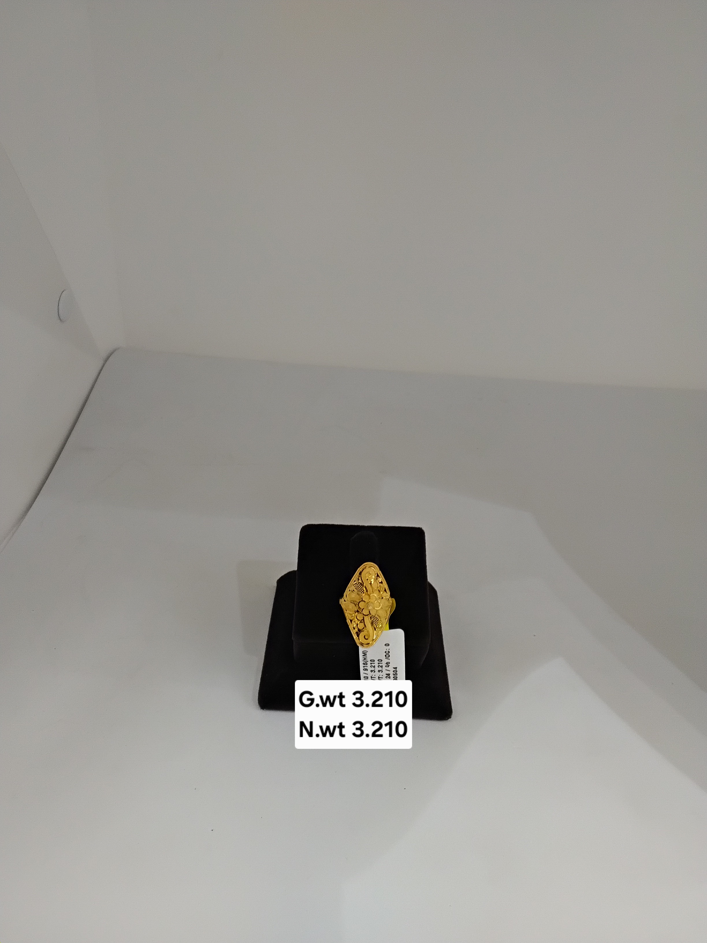 Ladies ring