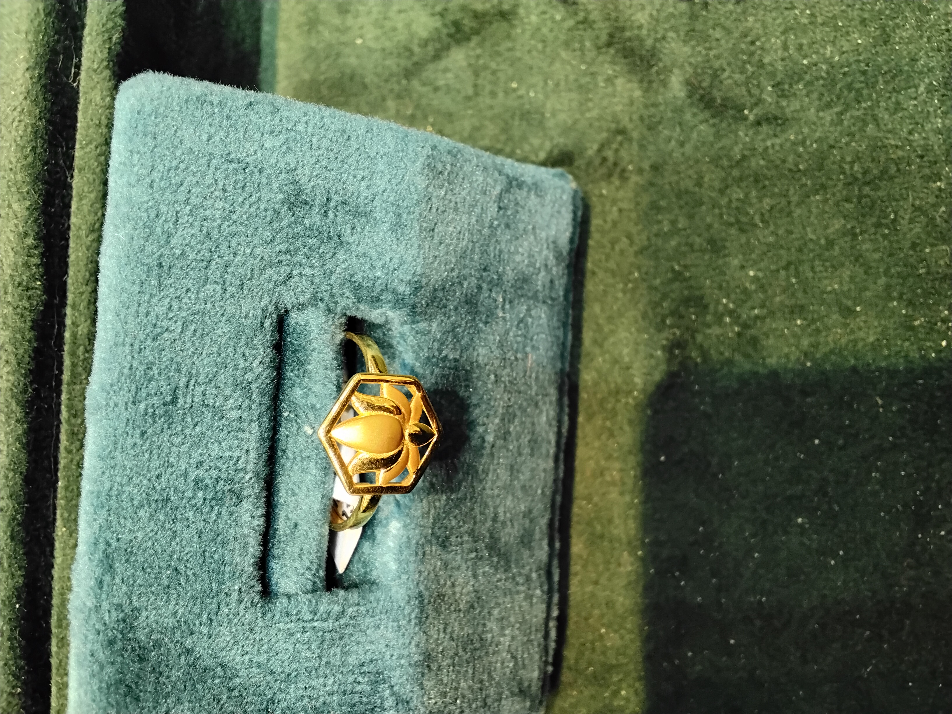 Ladies ring