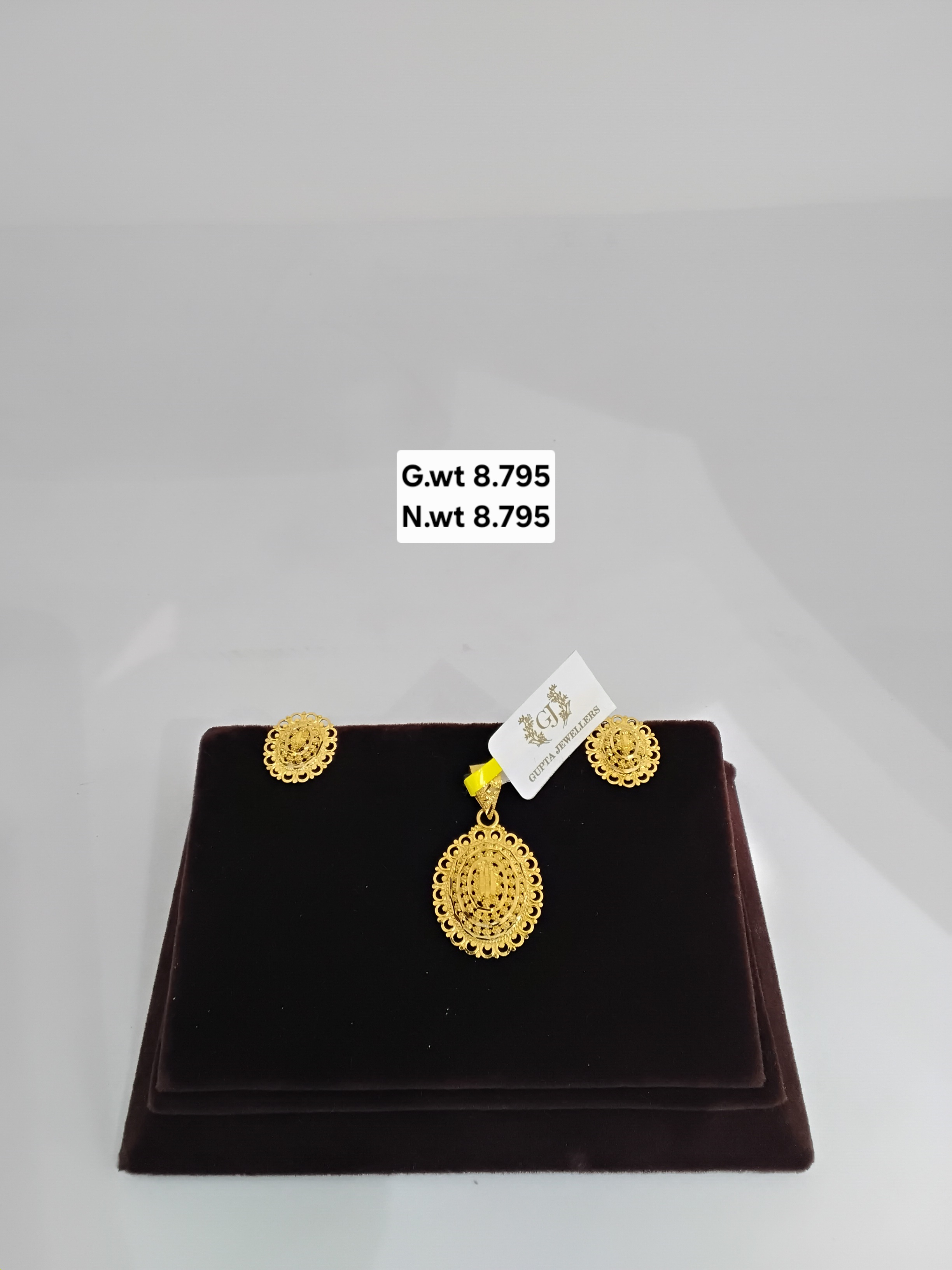 FANCY GOLD PENDENT SET 