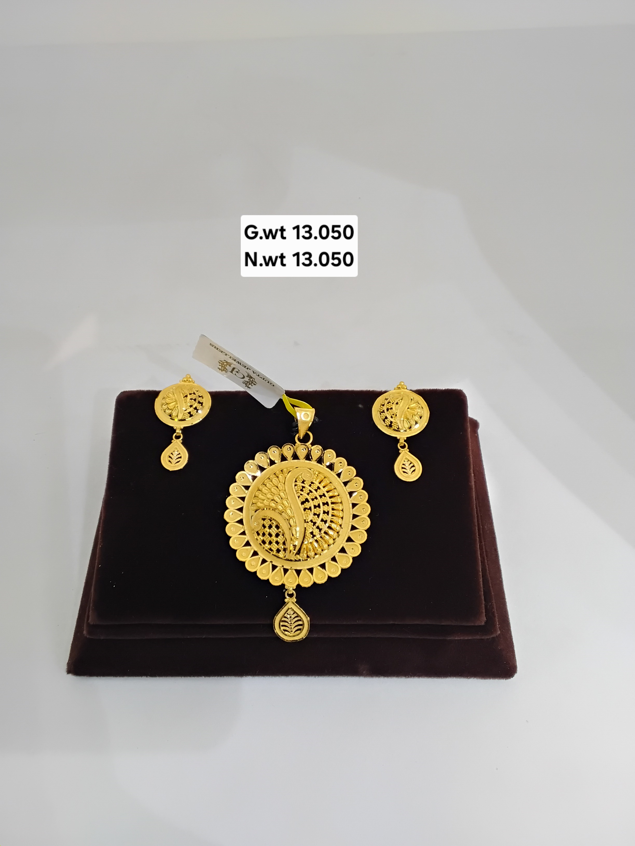 FANCY GOLD PENDENT SET 