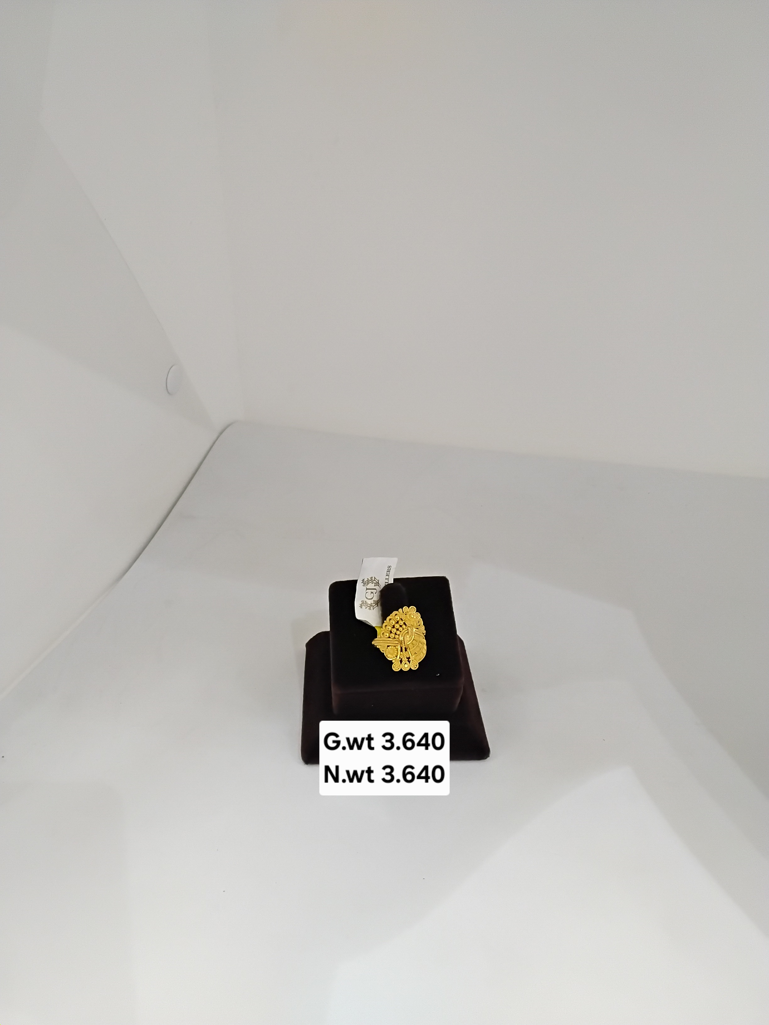 Ladies ring